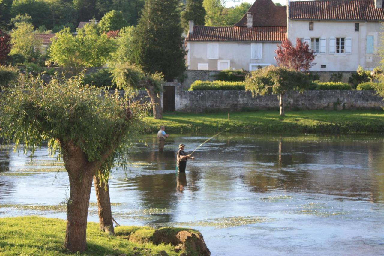 Hostellerie Les Griffons Bourdeilles Luaran gambar